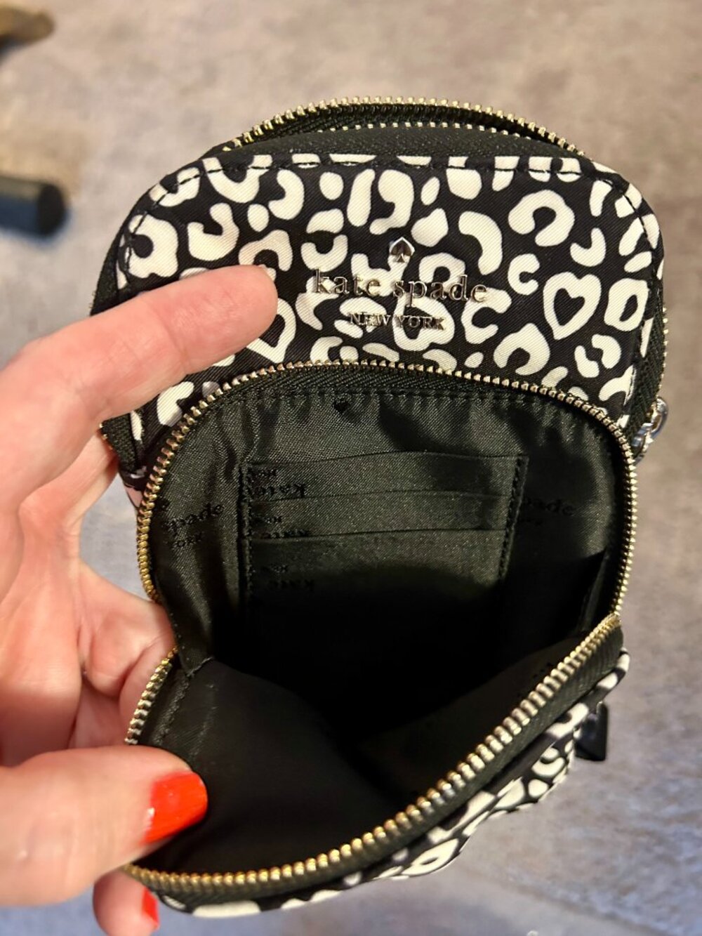 Kate Spade New York Chelsea Graphic Leopard Heart North South Phone Crossbody - Picture 4 of 7
